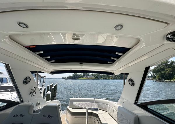 Sea Ray 320 Sundancer image