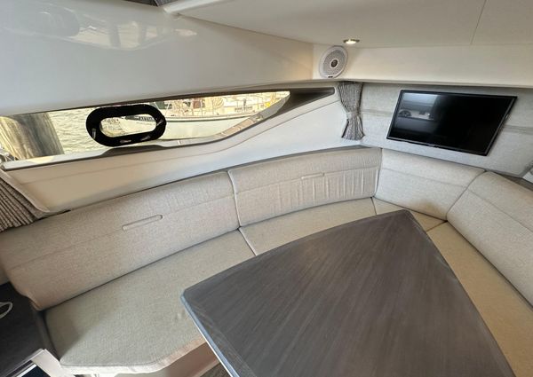 Sea Ray 320 Sundancer image