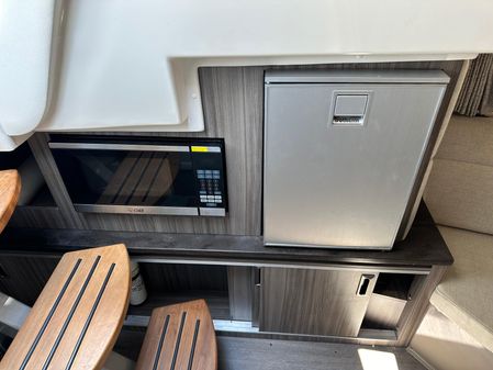 Sea Ray 320 Sundancer image