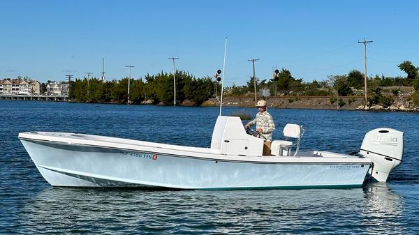 Privateer 2100 Roamer II 