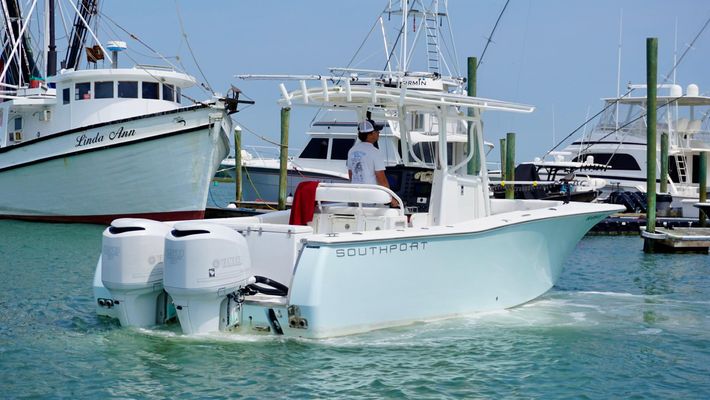 Southport 28 Center Console - main image