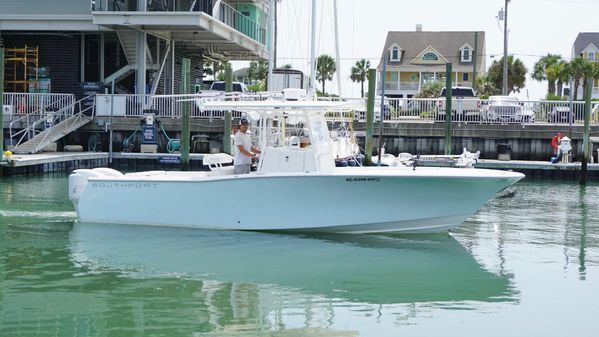 Southport 28 Center Console image