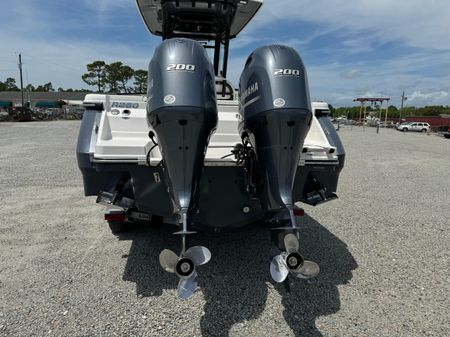 Robalo R250 image