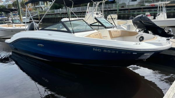 Sea Ray 210SPX-OB 