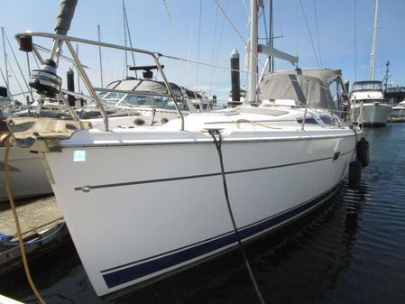 Hunter 36 image