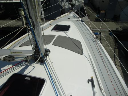 Hunter 36 image