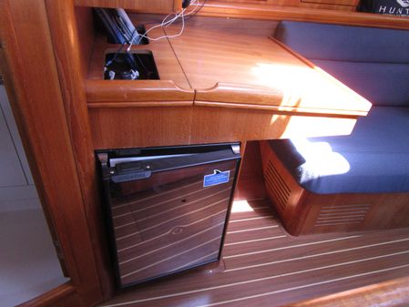 Hunter 36 image