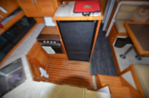 Silverton 40 Aft Cabin image