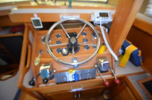 Silverton 40 Aft Cabin image