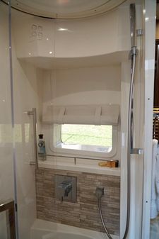 Sea Ray L550 Fly image