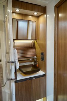 Sea Ray L550 Fly image