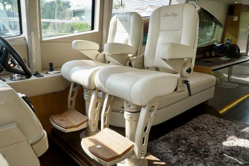 Sea Ray L550 Fly image