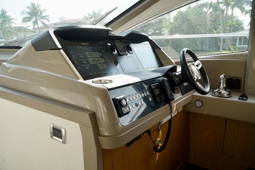 Sea Ray L550 Fly image