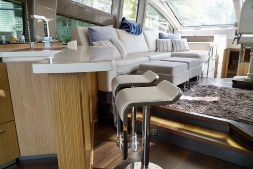 Sea Ray L550 Fly image