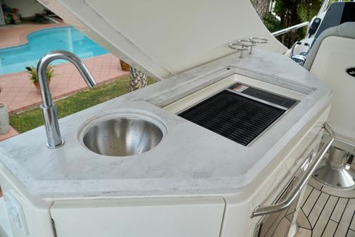Sea Ray L550 Fly image