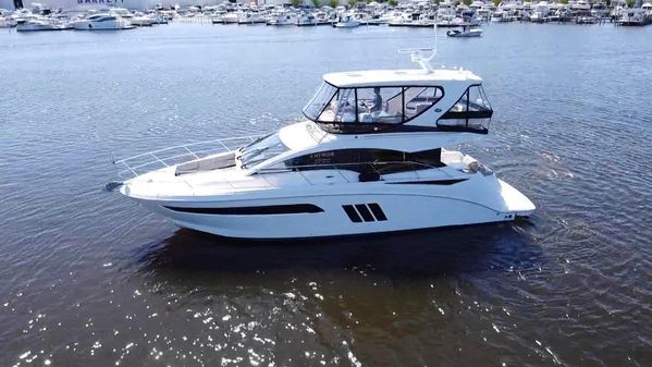 Sea Ray 510 Fly image