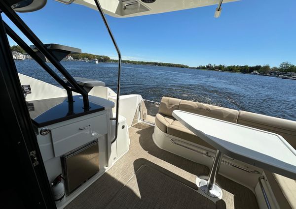 Sea Ray 510 Fly image