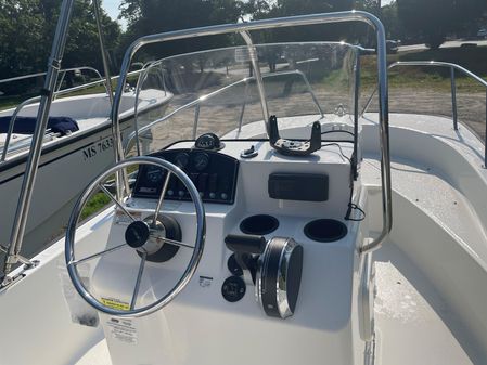 Boston-whaler 170-MONTAUK image