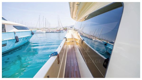 Ferretti Yachts Altura 840 image