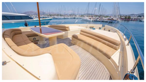 Ferretti Yachts Altura 840 image