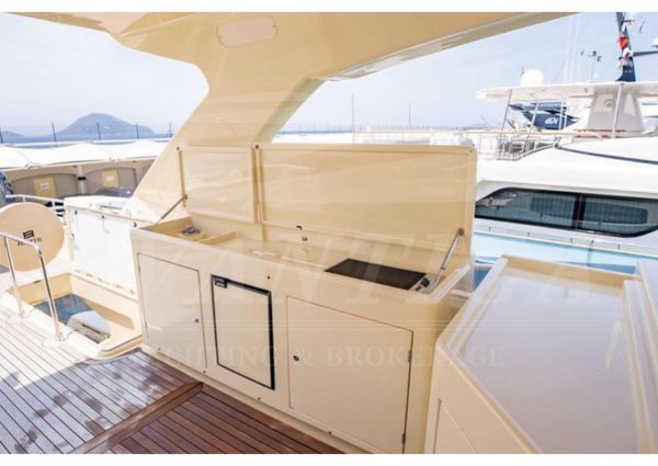 Ferretti Yachts Altura 840 image