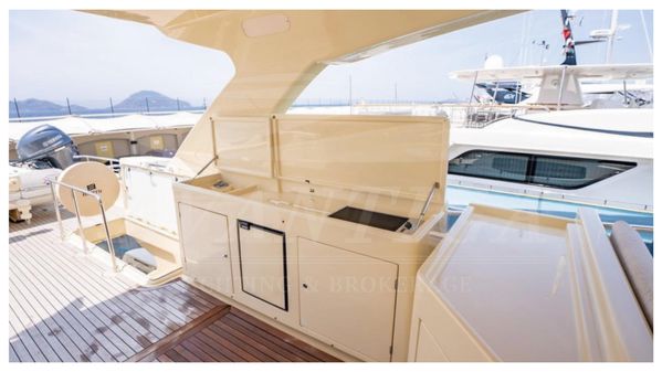 Ferretti Yachts Altura 840 image