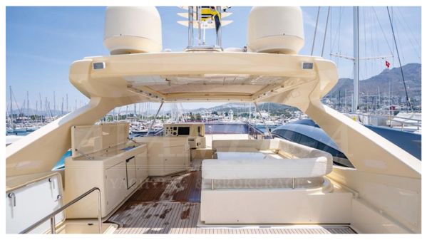 Ferretti Yachts Altura 840 image