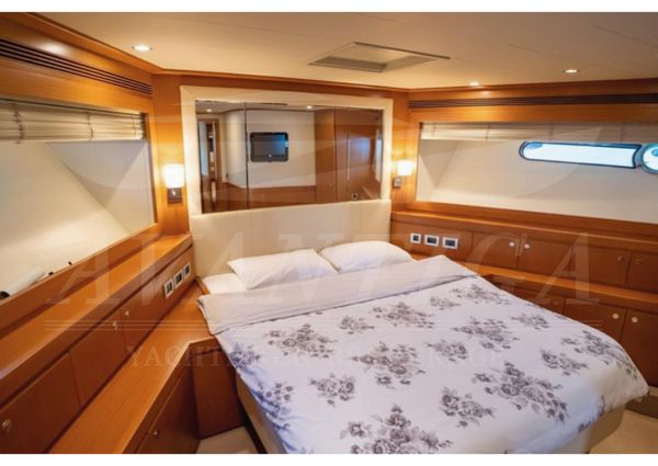 Ferretti Yachts Altura 840 image