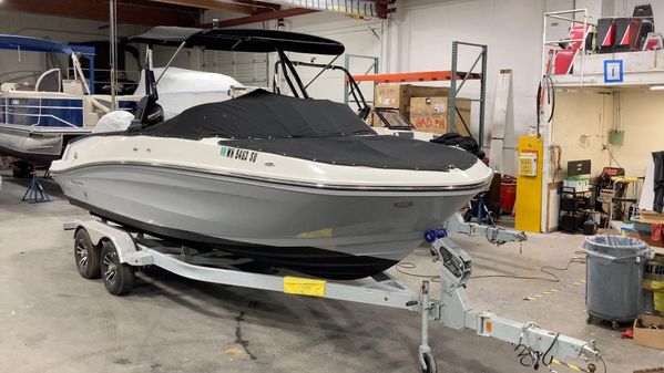 Bayliner VR6 image