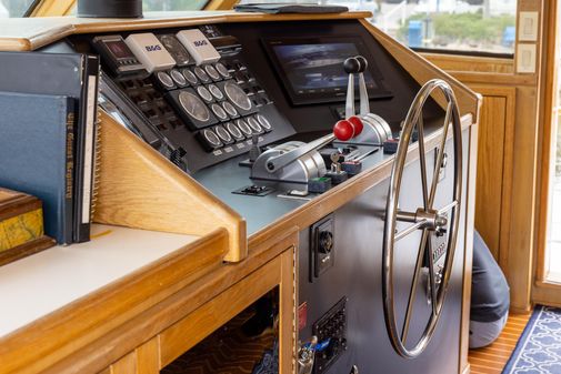 Hatteras 80 Cockpit Motor Yacht image