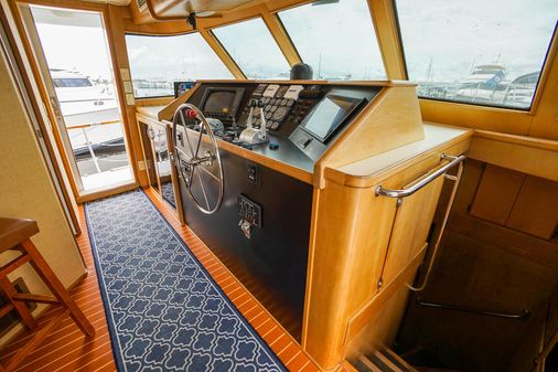 Hatteras 80 Cockpit Motor Yacht image