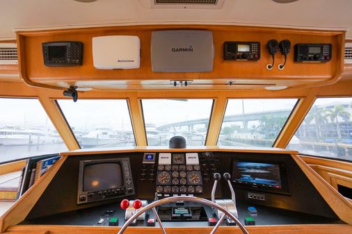 Hatteras 80 Cockpit Motor Yacht image