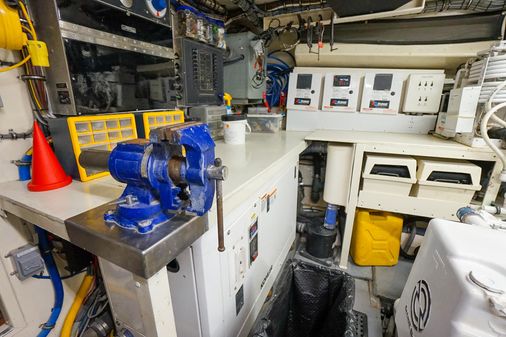 Hatteras 80 Cockpit Motor Yacht image