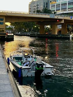 Mako 171 Center Console image