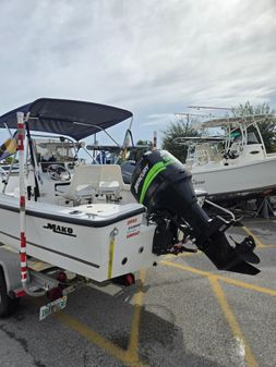 Mako 171 Center Console image