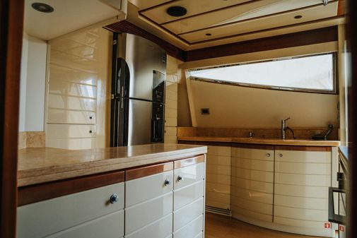 Ferretti Yachts 881 image