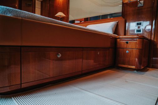 Ferretti Yachts 881 image