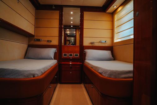 Ferretti Yachts 881 image