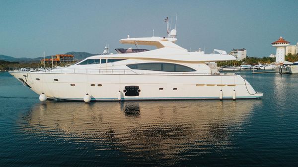 Ferretti Yachts 881 