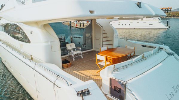 Ferretti Yachts 881 image