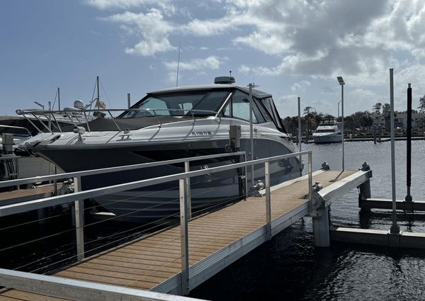 Sea Ray 320 Sundancer Outboard image