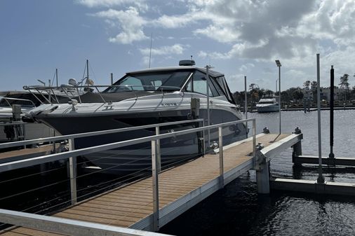 Sea Ray 320 Sundancer Outboard image