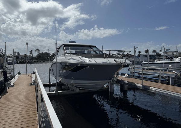 Sea Ray 320 Sundancer Outboard image