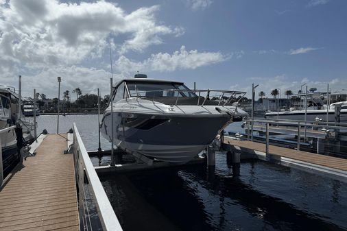 Sea Ray 320 Sundancer Outboard image