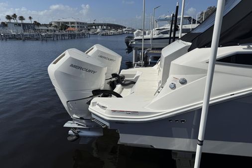 Sea Ray 320 Sundancer Outboard image