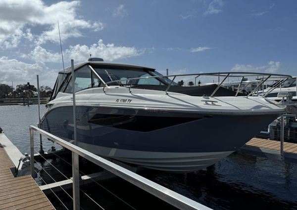 Sea Ray 320 Sundancer Outboard image