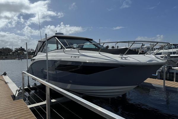 Sea Ray 320 Sundancer Outboard - main image