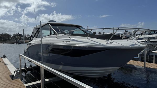 Sea Ray 320 Sundancer Outboard 