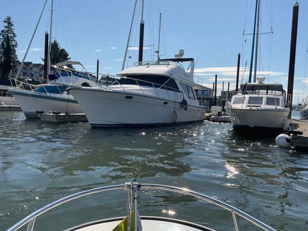 Bayliner 3988 Command Bridge Motoryacht image