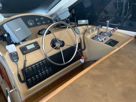 Bayliner 3988 Command Bridge Motoryacht image